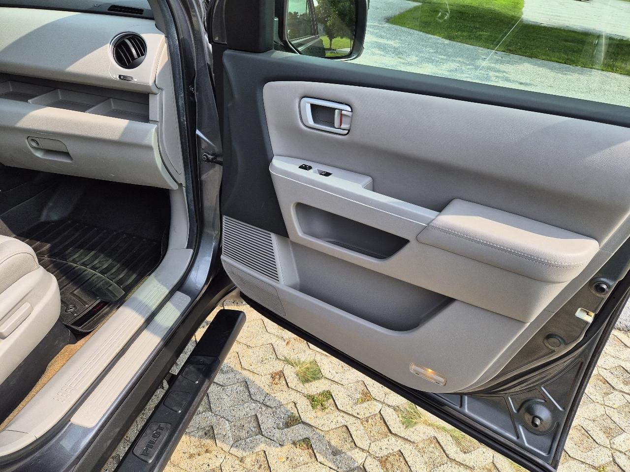 Honda Pilot Touring 4D SUV 4WD 2013