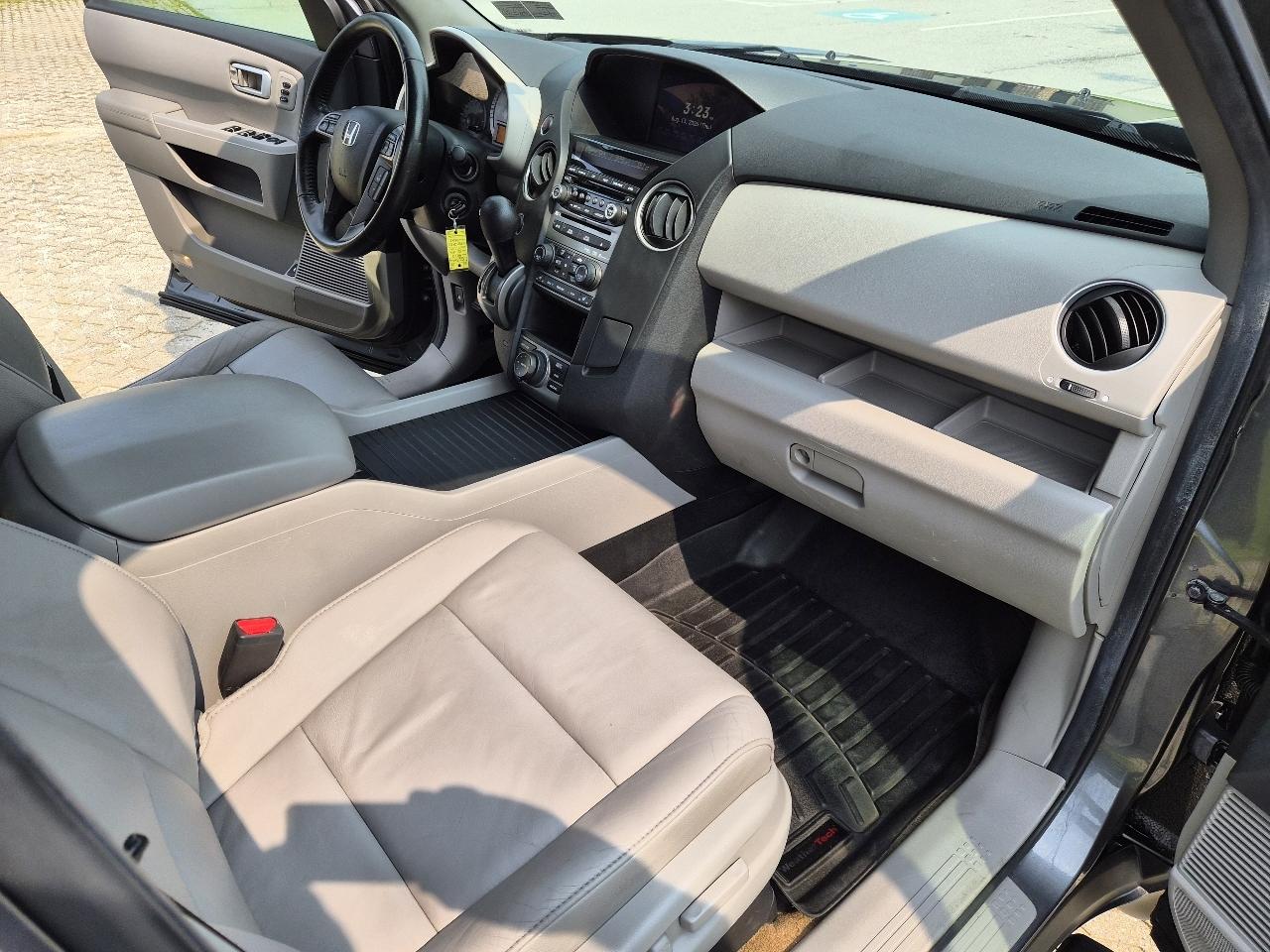Honda Pilot Touring 4D SUV 4WD 2013