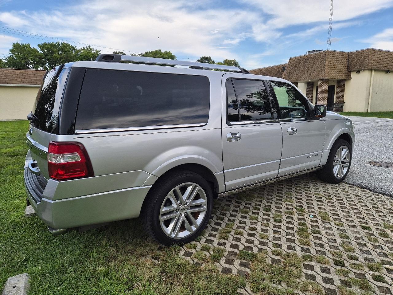 Ford Expedition EL Platinum 4WD 2017