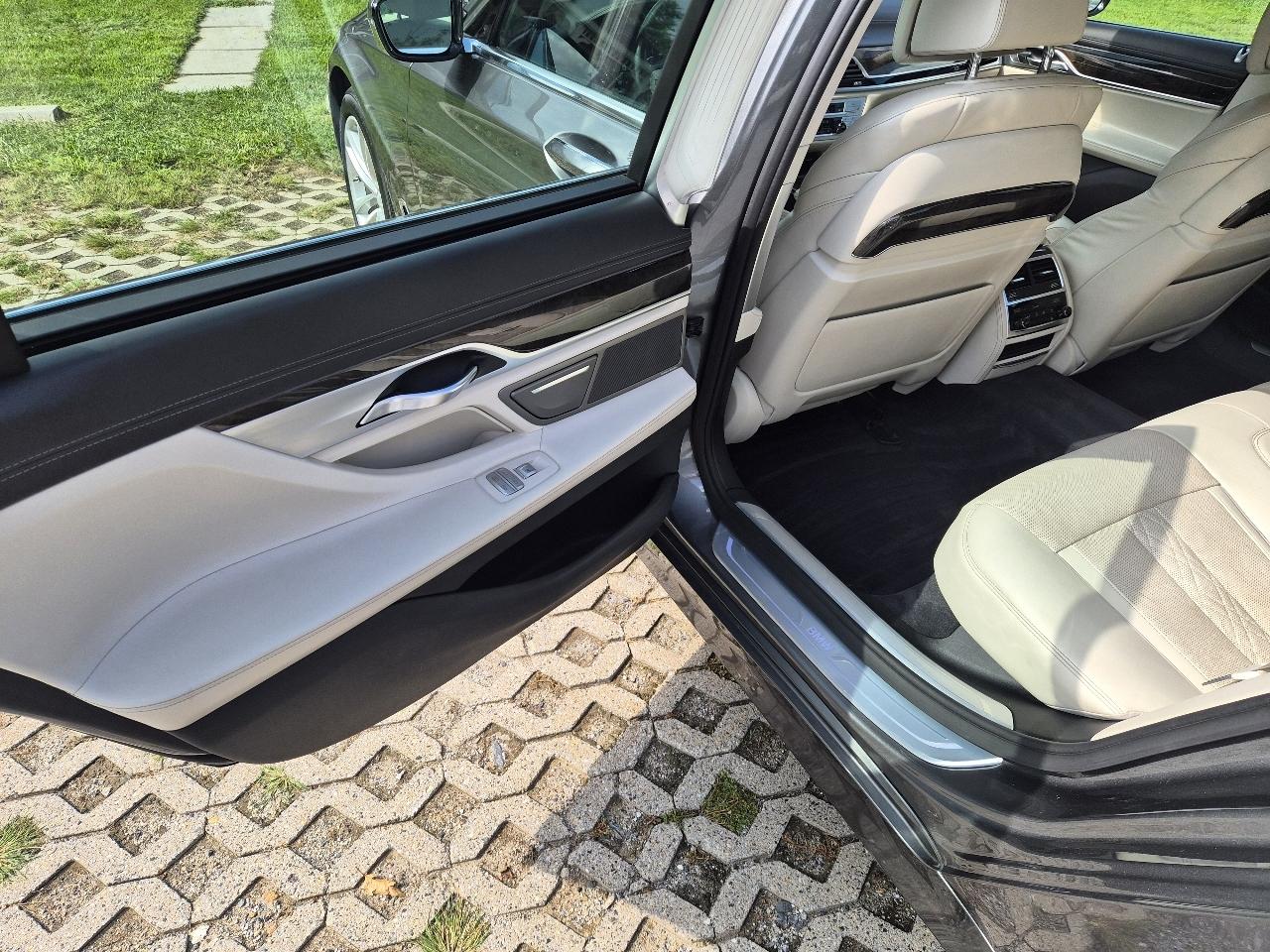BMW 7-Series 750i xDrive 2016