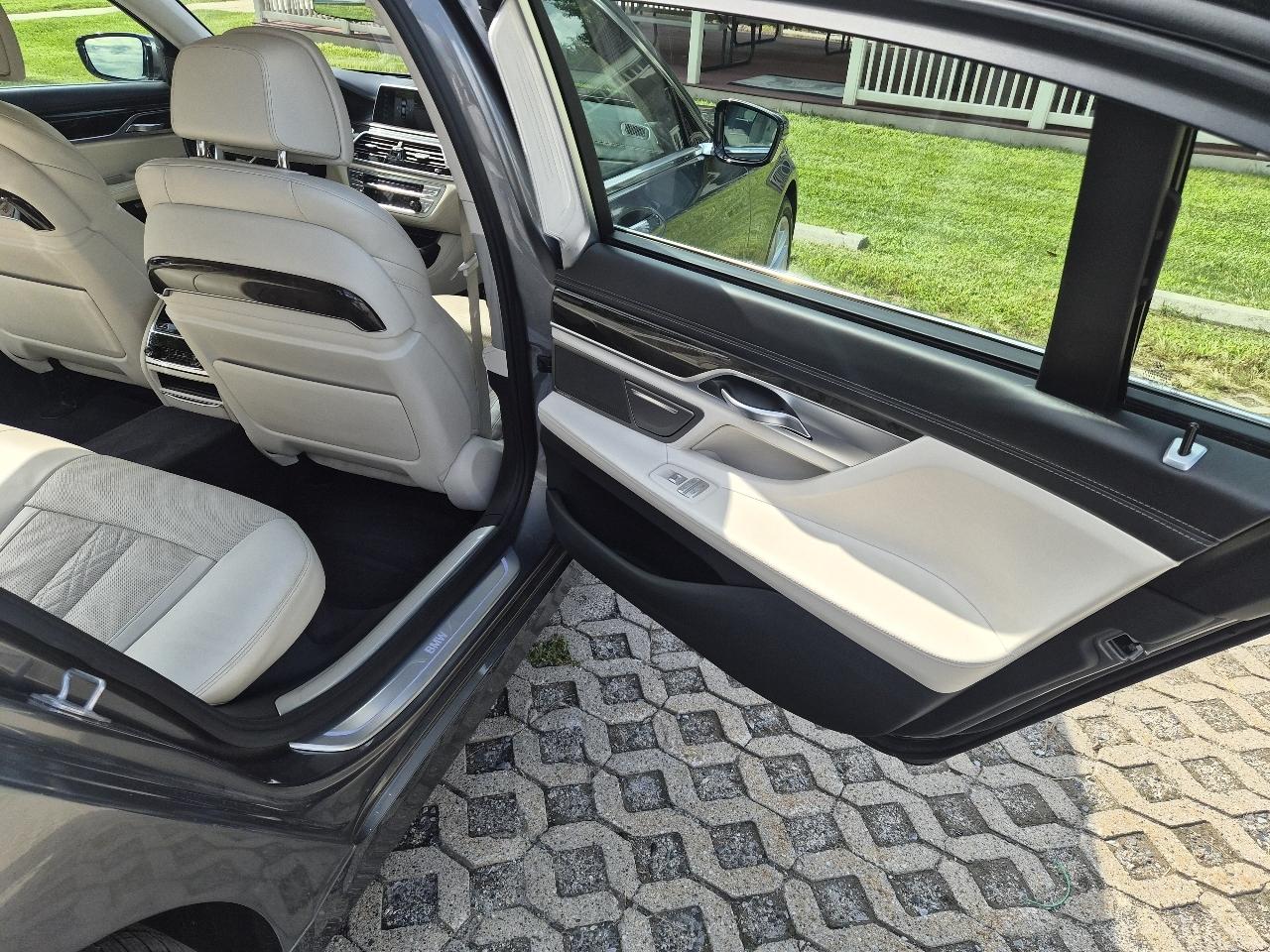 BMW 7-Series 750i xDrive 2016