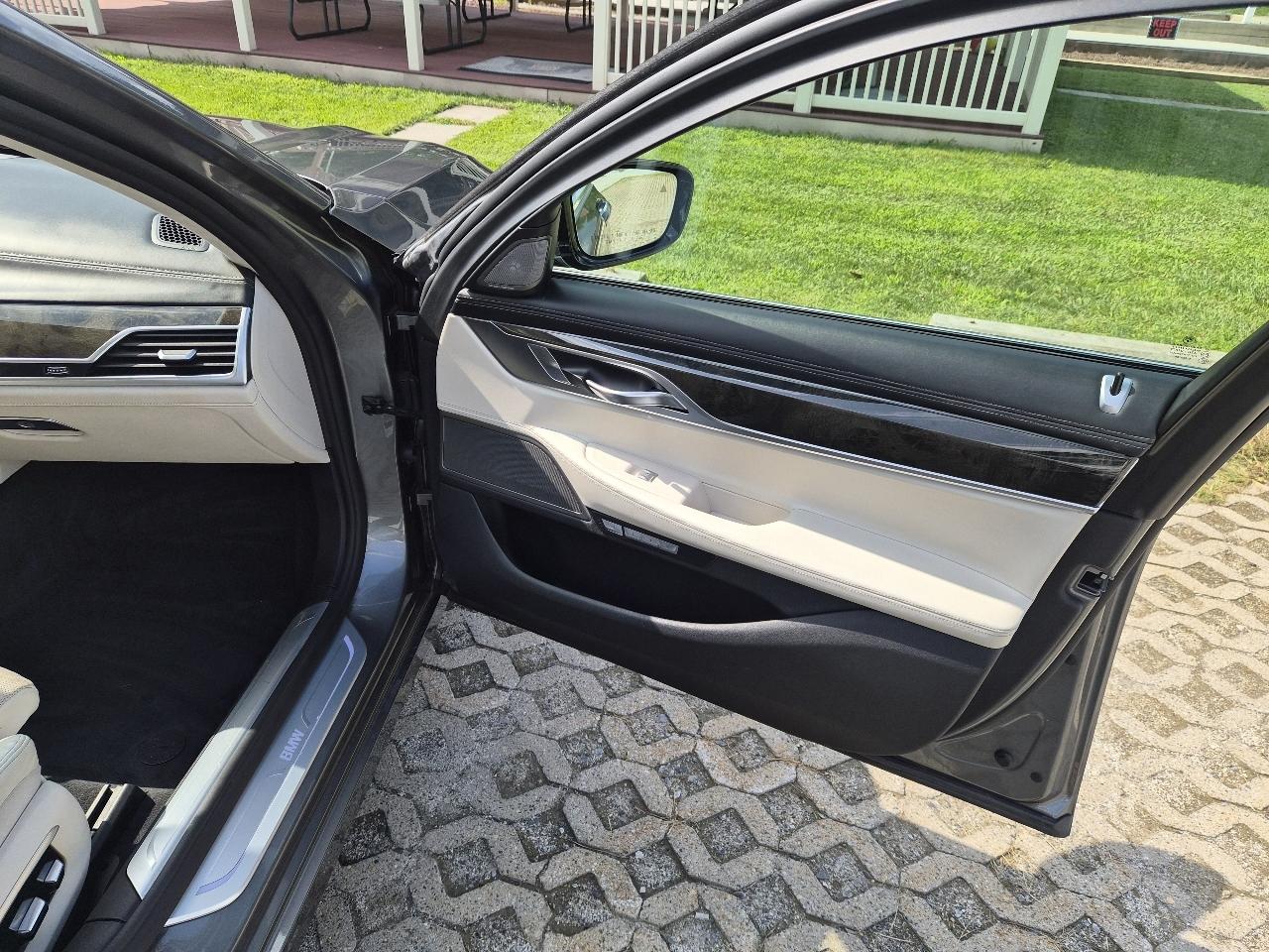 BMW 7-Series 750i xDrive 2016