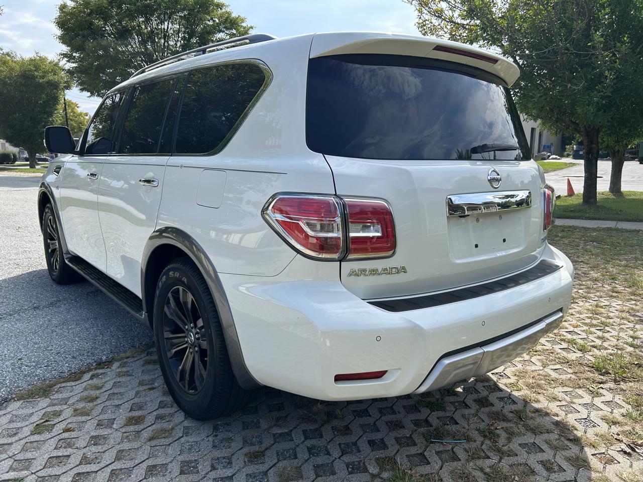 Nissan Armada Platinum AWD 2017