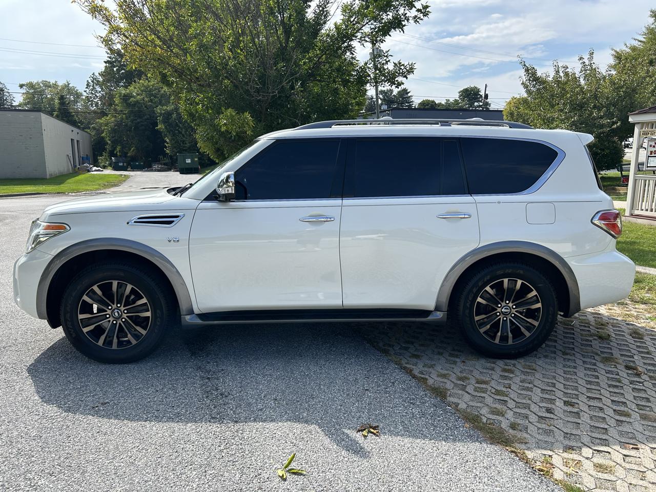 Nissan Armada Platinum AWD 2017
