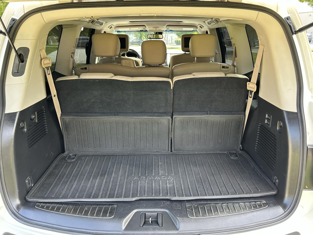 Nissan Armada Platinum AWD 2017