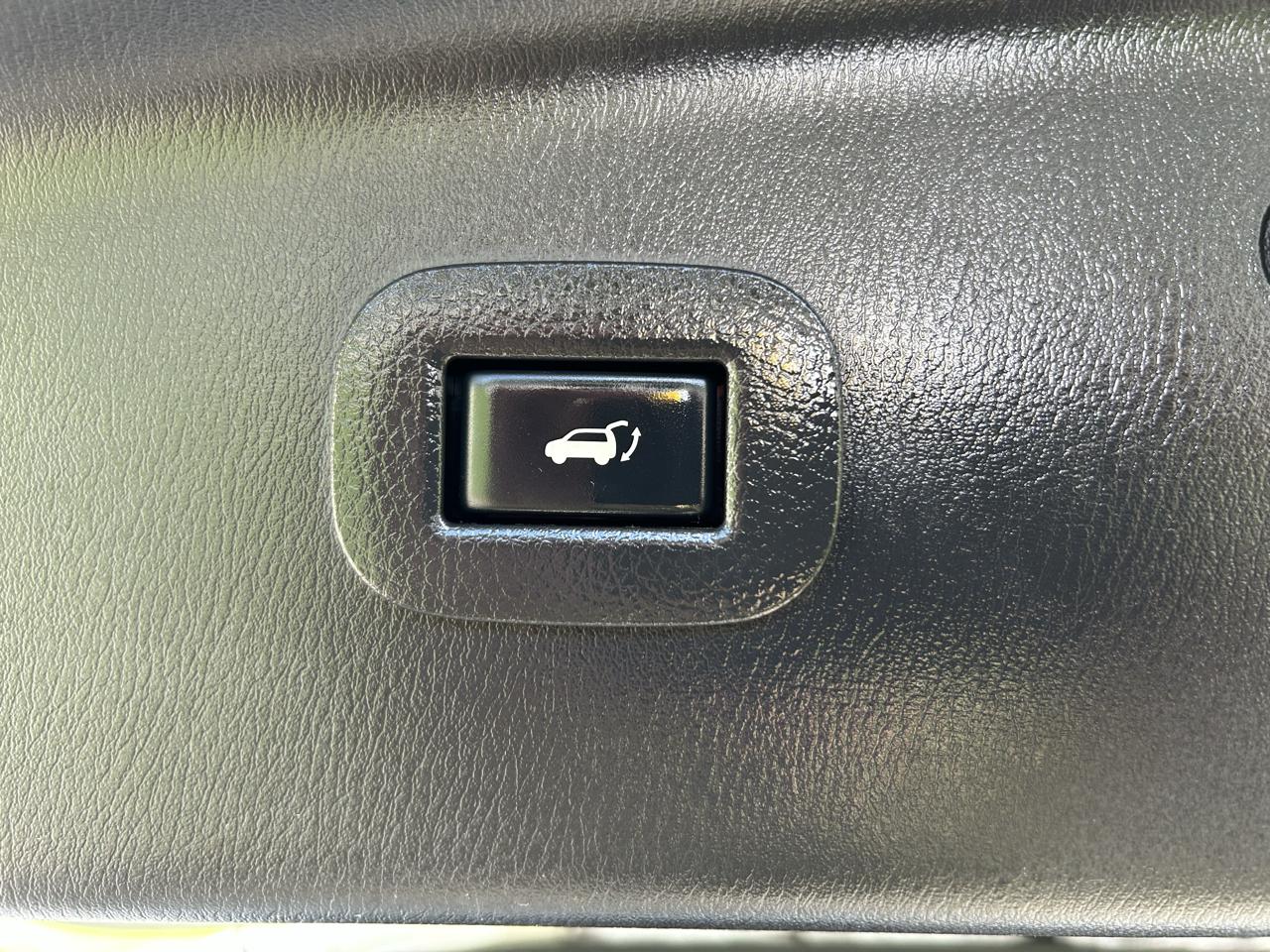 Nissan Armada Platinum AWD 2017