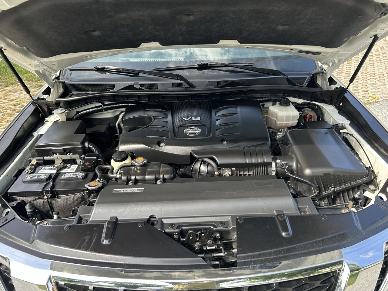 Nissan Armada Platinum AWD 2017