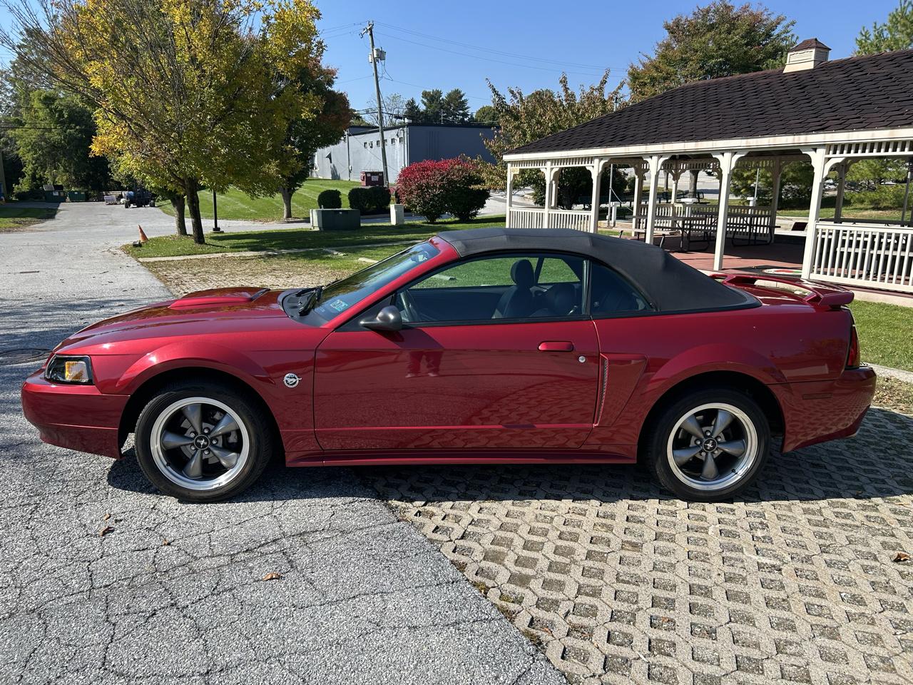 Ford Mustang GT Deluxe Convertible 2004