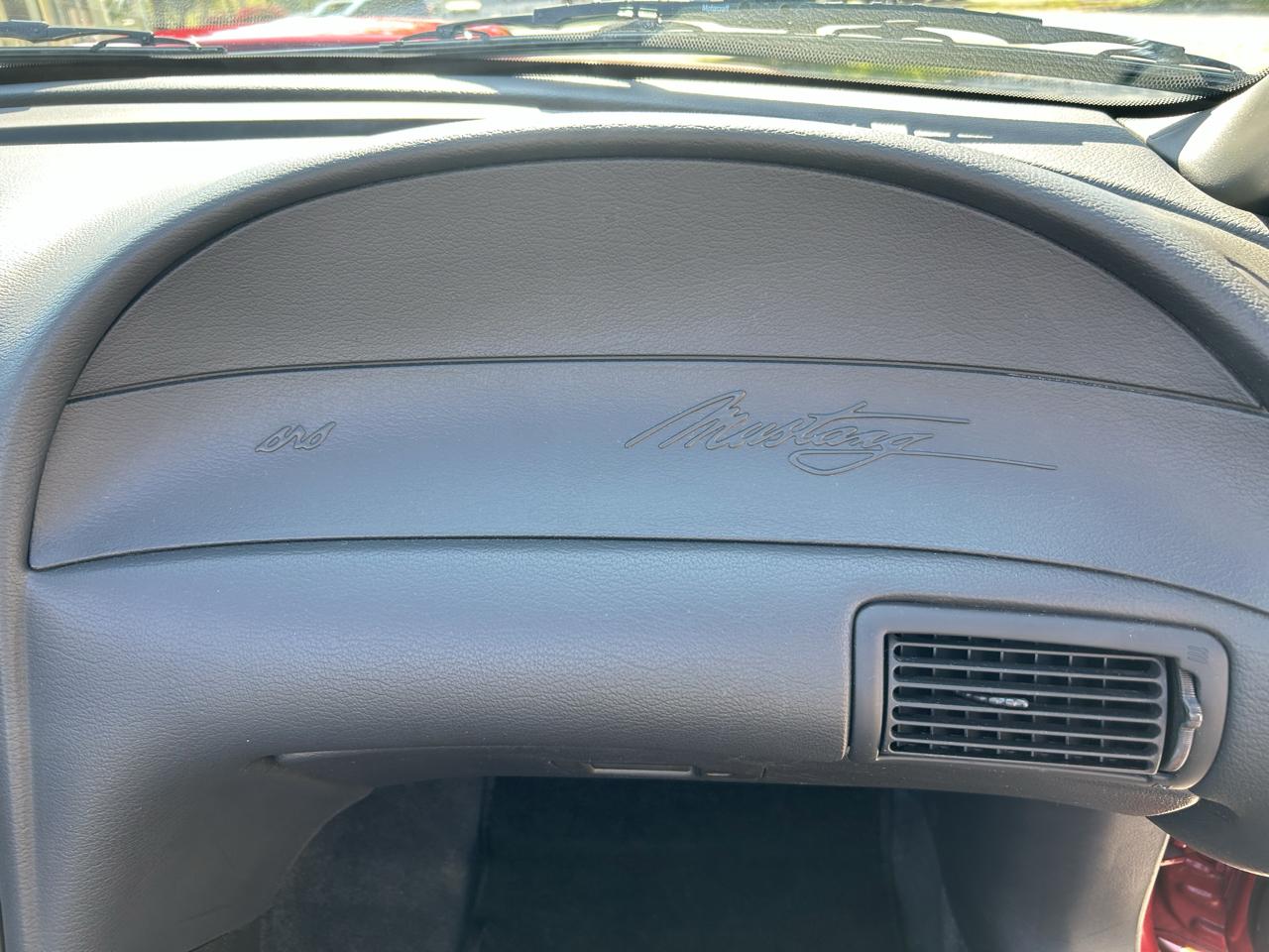 Ford Mustang GT Deluxe Convertible 2004