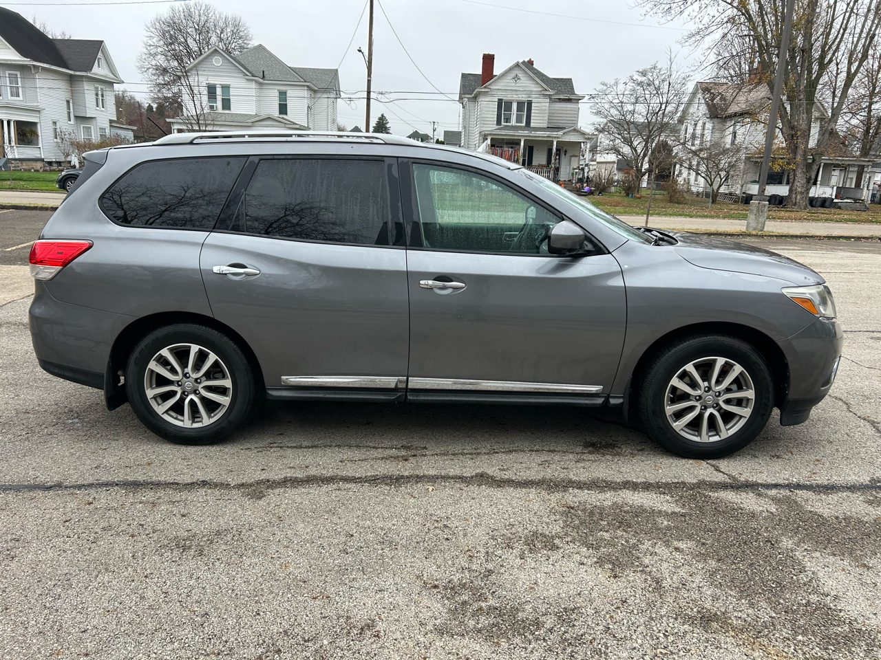 2016 Nissan Pathfinder S photo 3