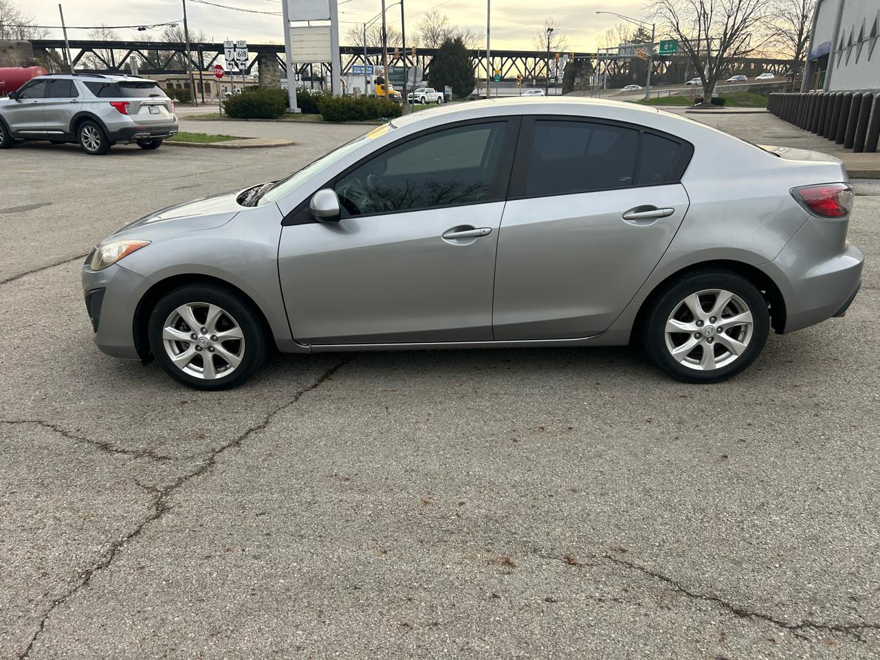 Mazda MAZDA3 i Touring 4-door 2011