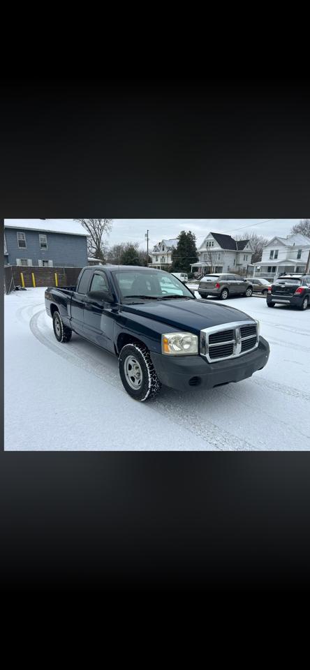 Dodge Dakota ST Club Cab 4WD 2005