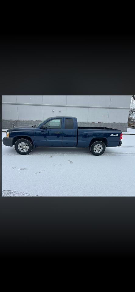 Dodge Dakota ST Club Cab 4WD 2005