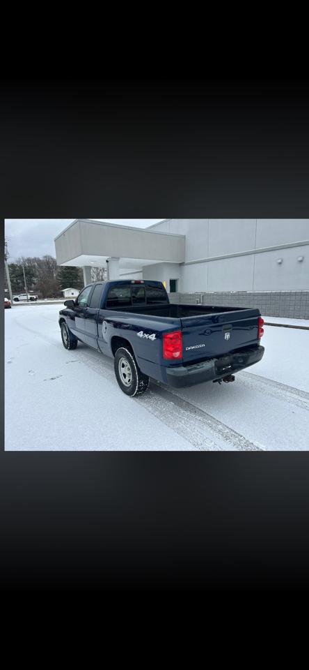Dodge Dakota ST Club Cab 4WD 2005