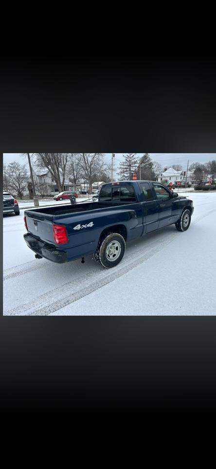 Dodge Dakota ST Club Cab 4WD 2005