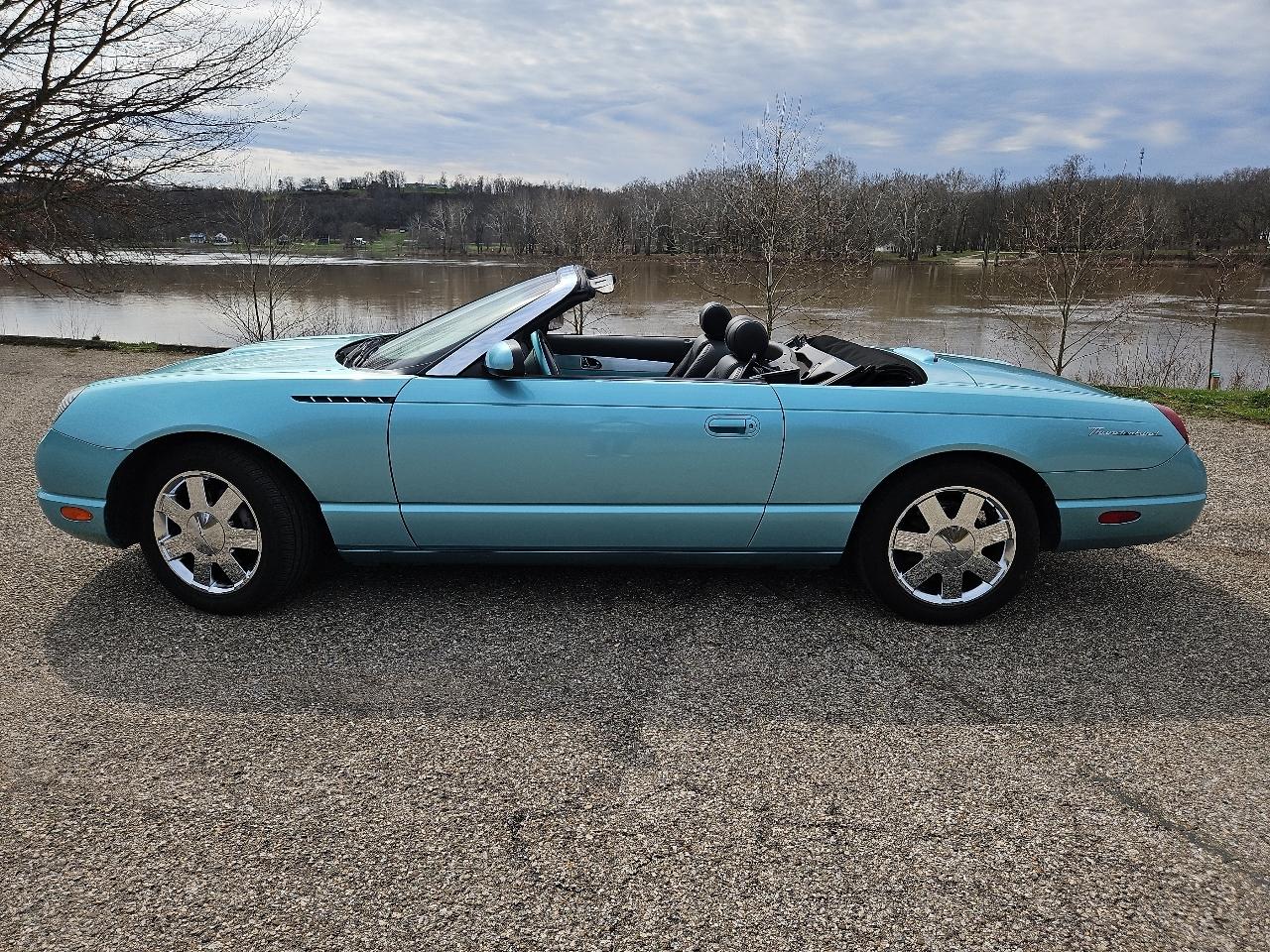 Ford Thunderbird Deluxe 2002