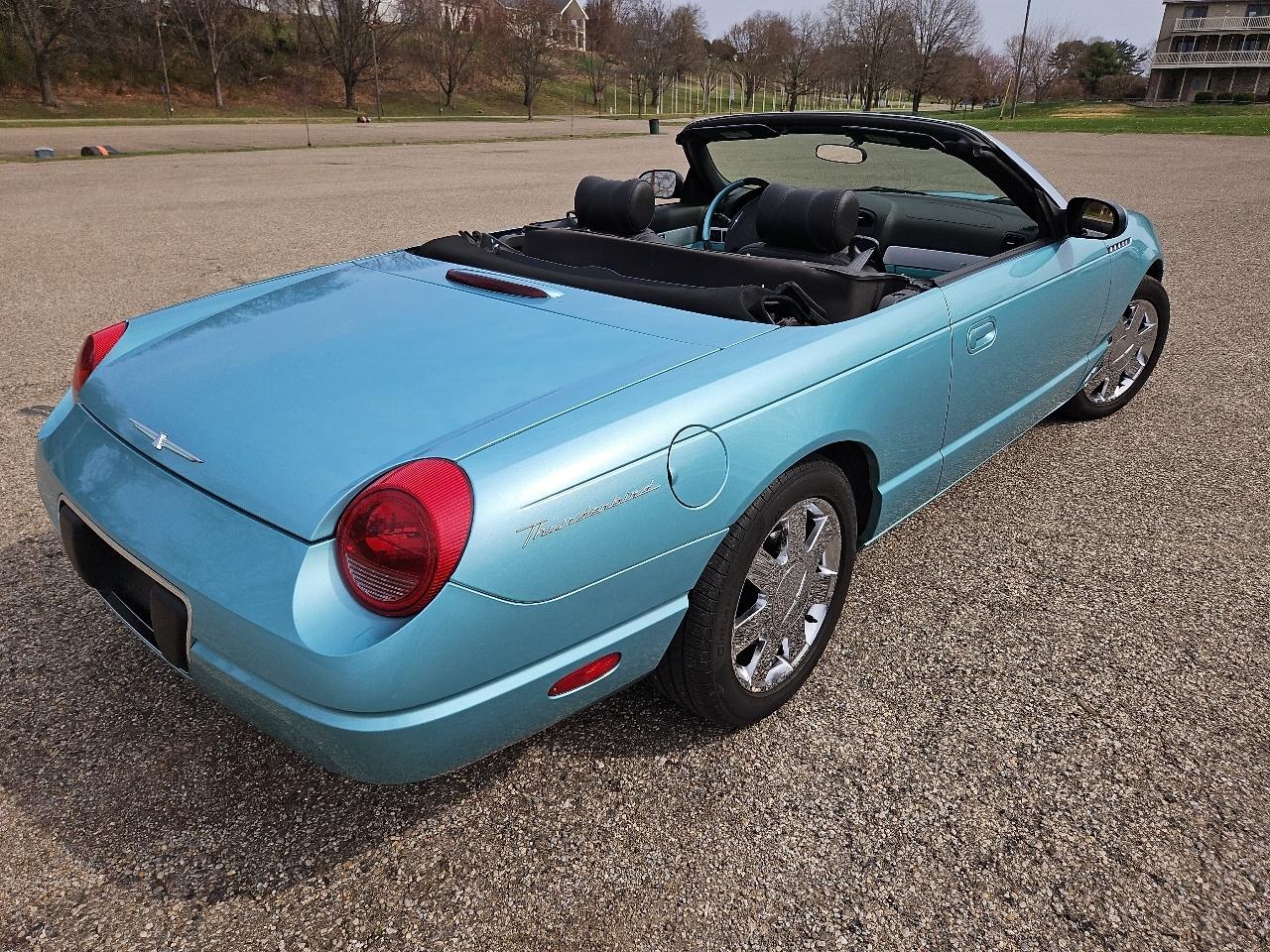 Ford Thunderbird Deluxe 2002