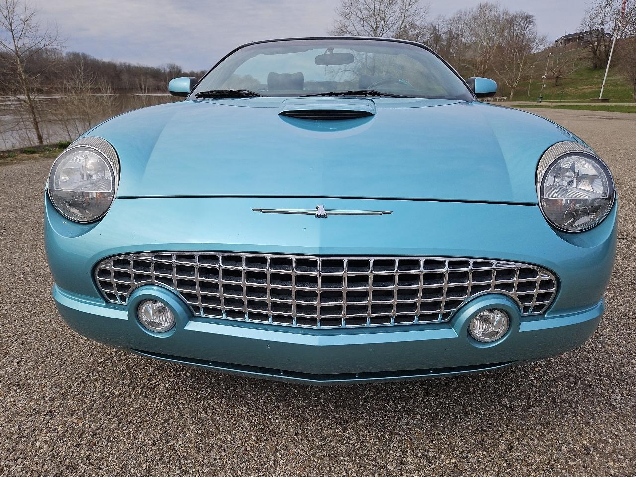 Ford Thunderbird Deluxe 2002