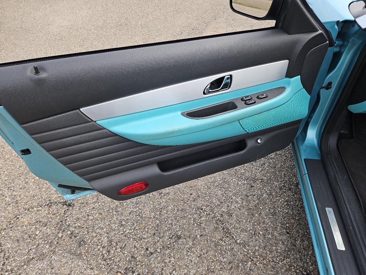 Ford Thunderbird Deluxe 2002