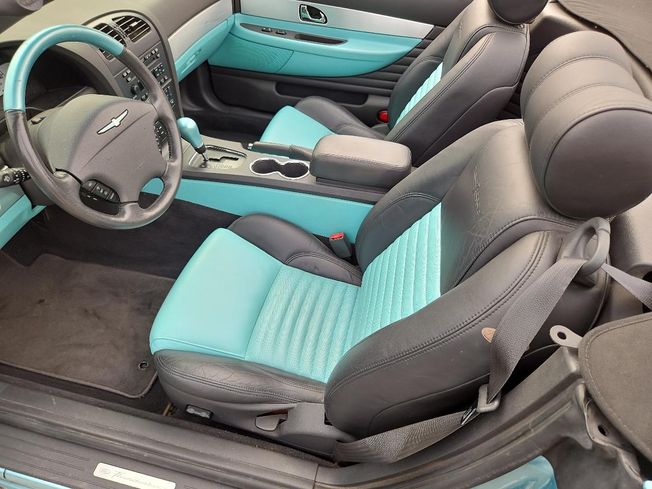 Ford Thunderbird Deluxe 2002