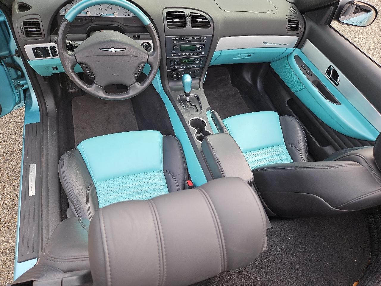 Ford Thunderbird Deluxe 2002