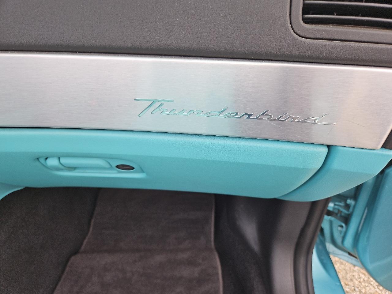 Ford Thunderbird Deluxe 2002