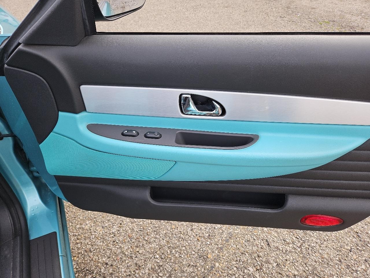 Ford Thunderbird Deluxe 2002