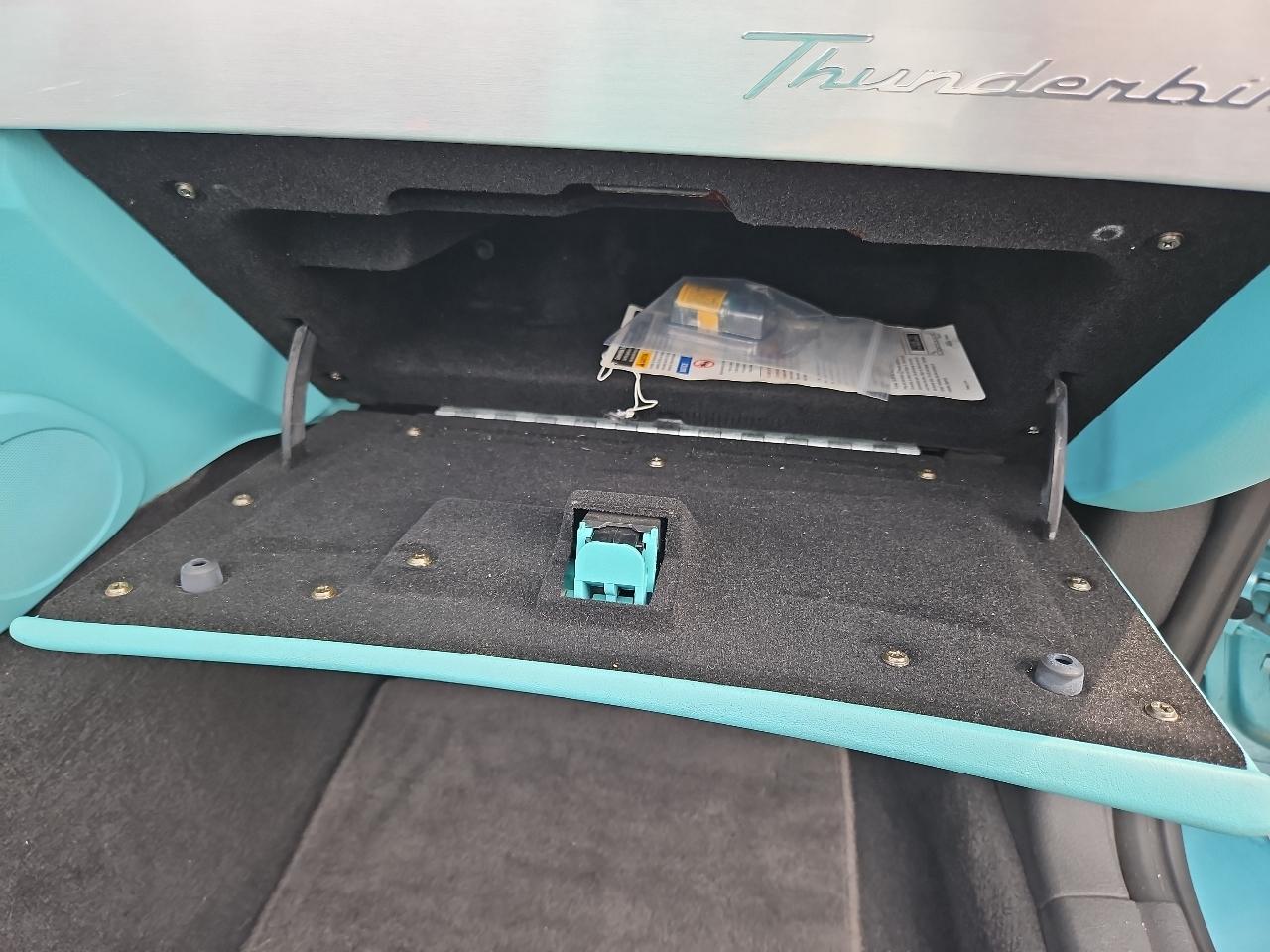 Ford Thunderbird Deluxe 2002