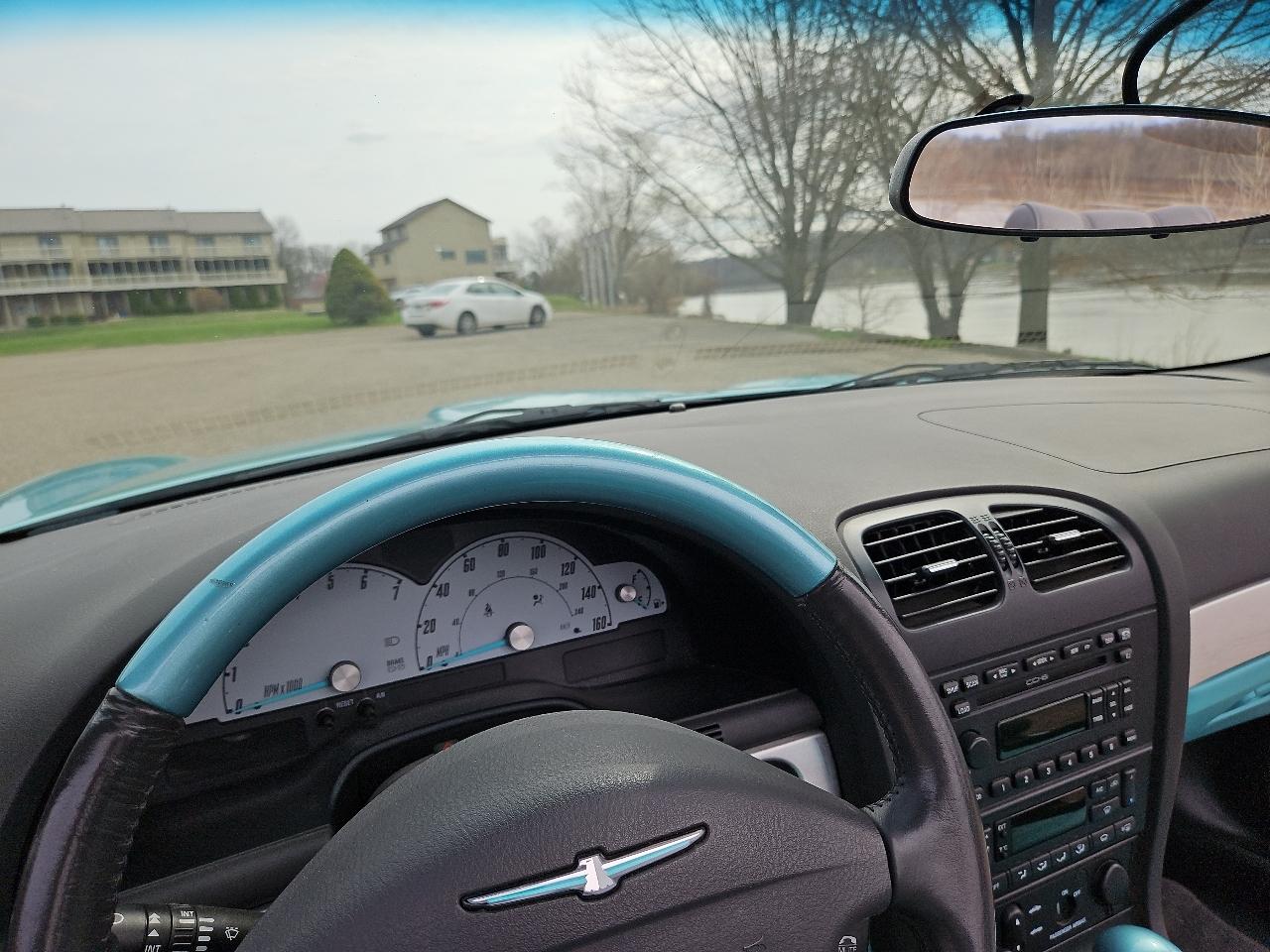 Ford Thunderbird Deluxe 2002