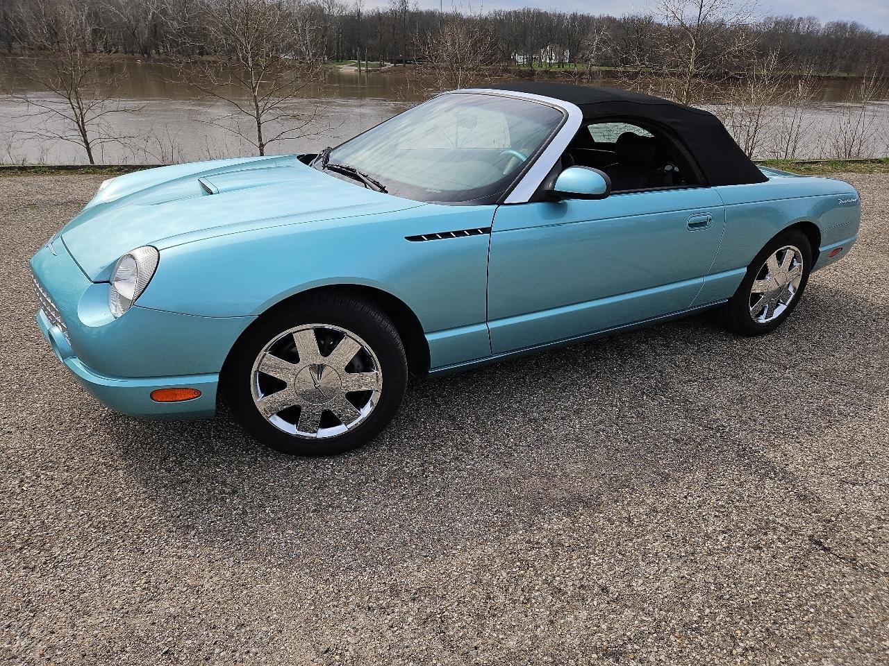 Ford Thunderbird Deluxe 2002