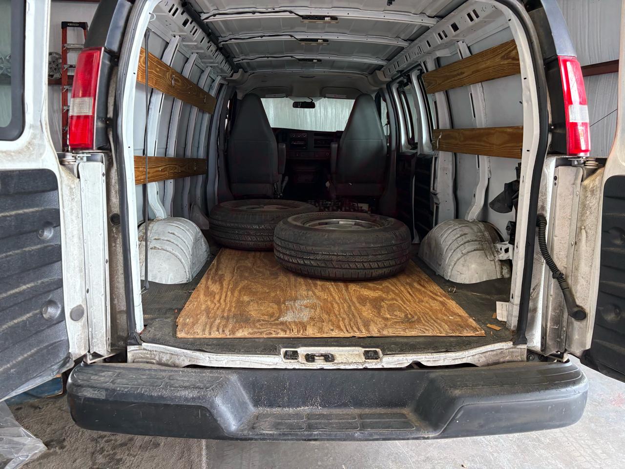 Chevrolet Express Cargo Van RWD 2500 135" 2019