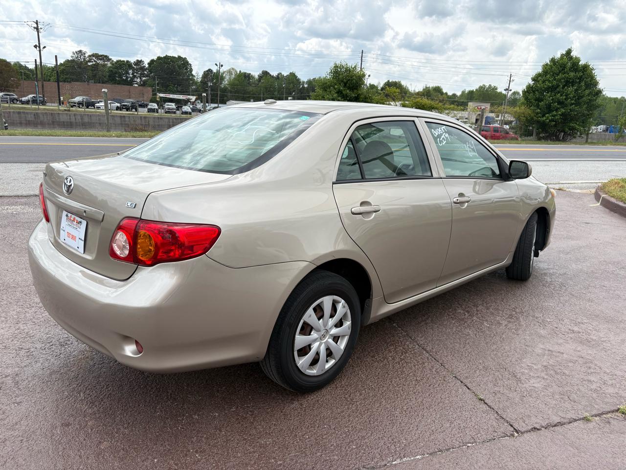 Toyota Corolla 4dr Sdn Auto LE (Natl) 2009