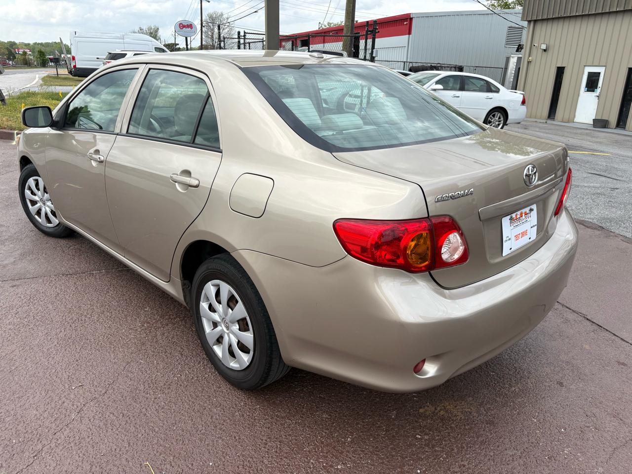 Toyota Corolla 4dr Sdn Auto LE (Natl) 2009