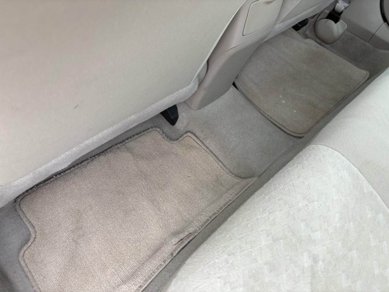 Toyota Corolla 4dr Sdn Auto LE (Natl) 2009