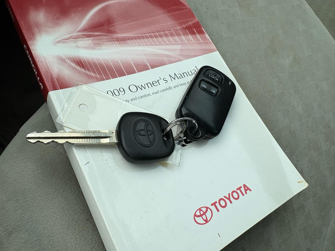 Toyota Corolla 4dr Sdn Auto LE (Natl) 2009