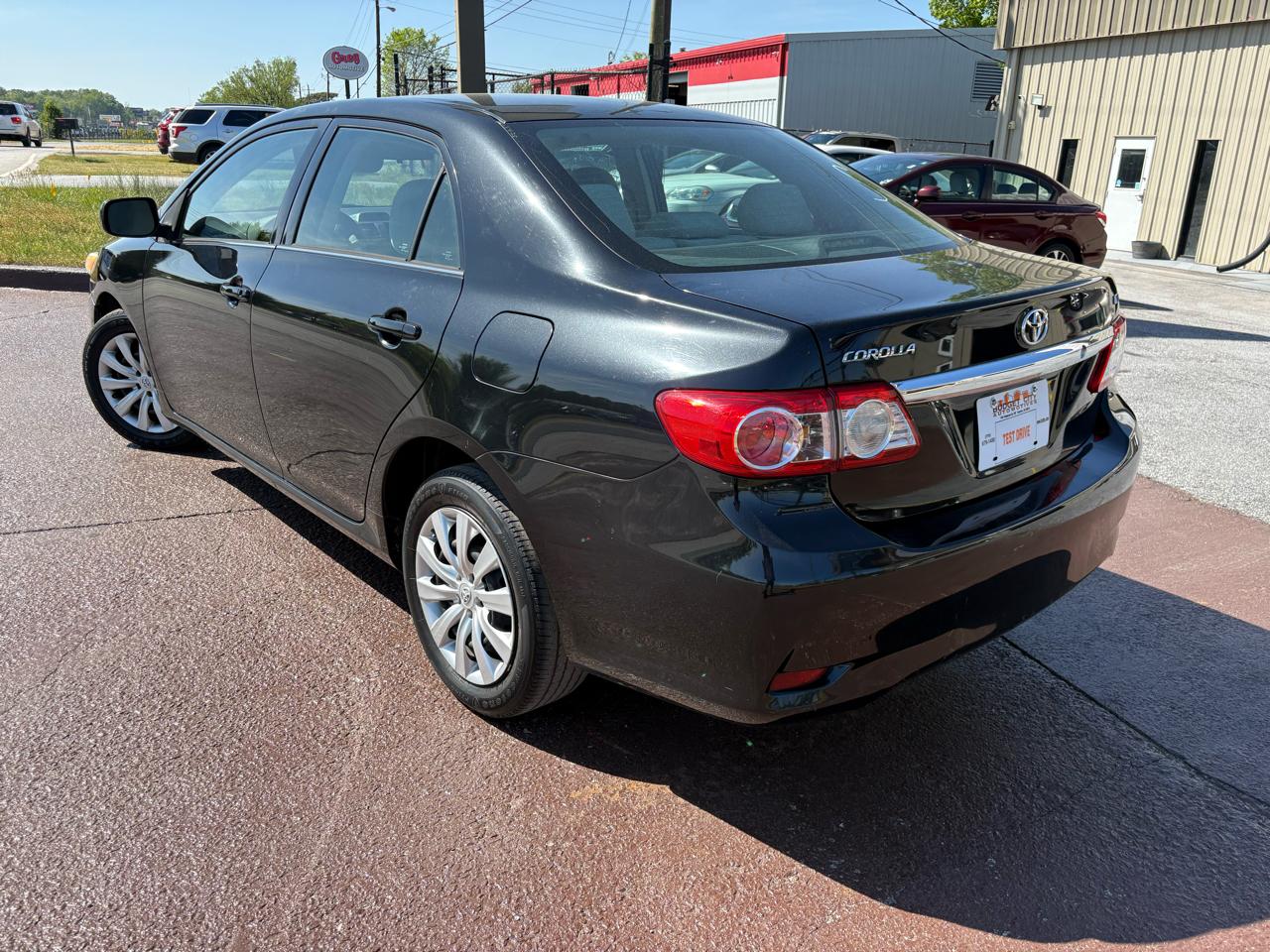 Toyota Corolla 4dr Sdn Auto LE Special Edition (Natl) 2013