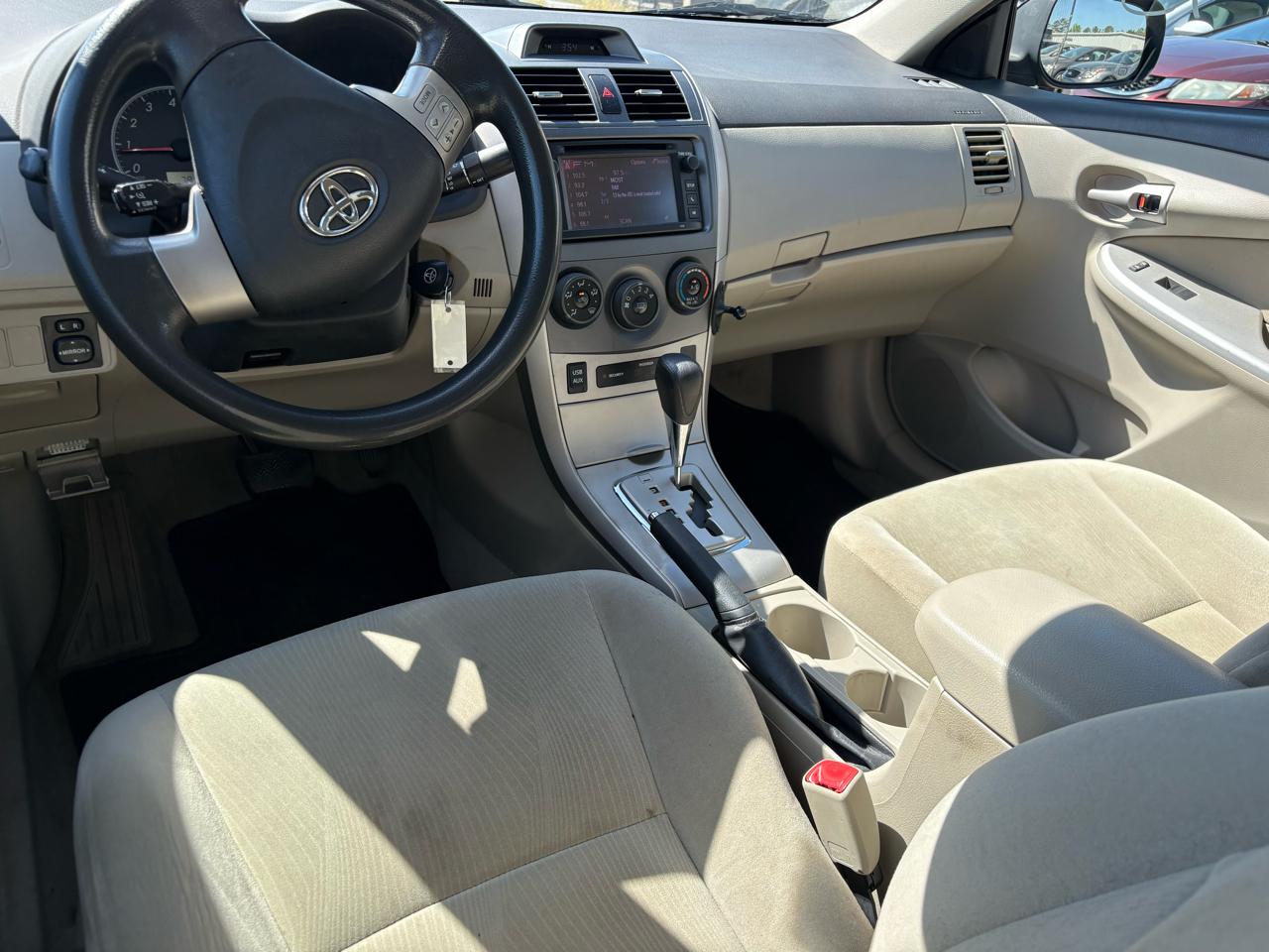 Toyota Corolla 4dr Sdn Auto LE Special Edition (Natl) 2013