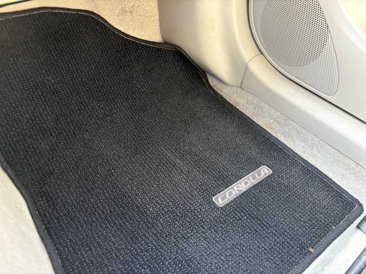 Toyota Corolla 4dr Sdn Auto LE Special Edition (Natl) 2013