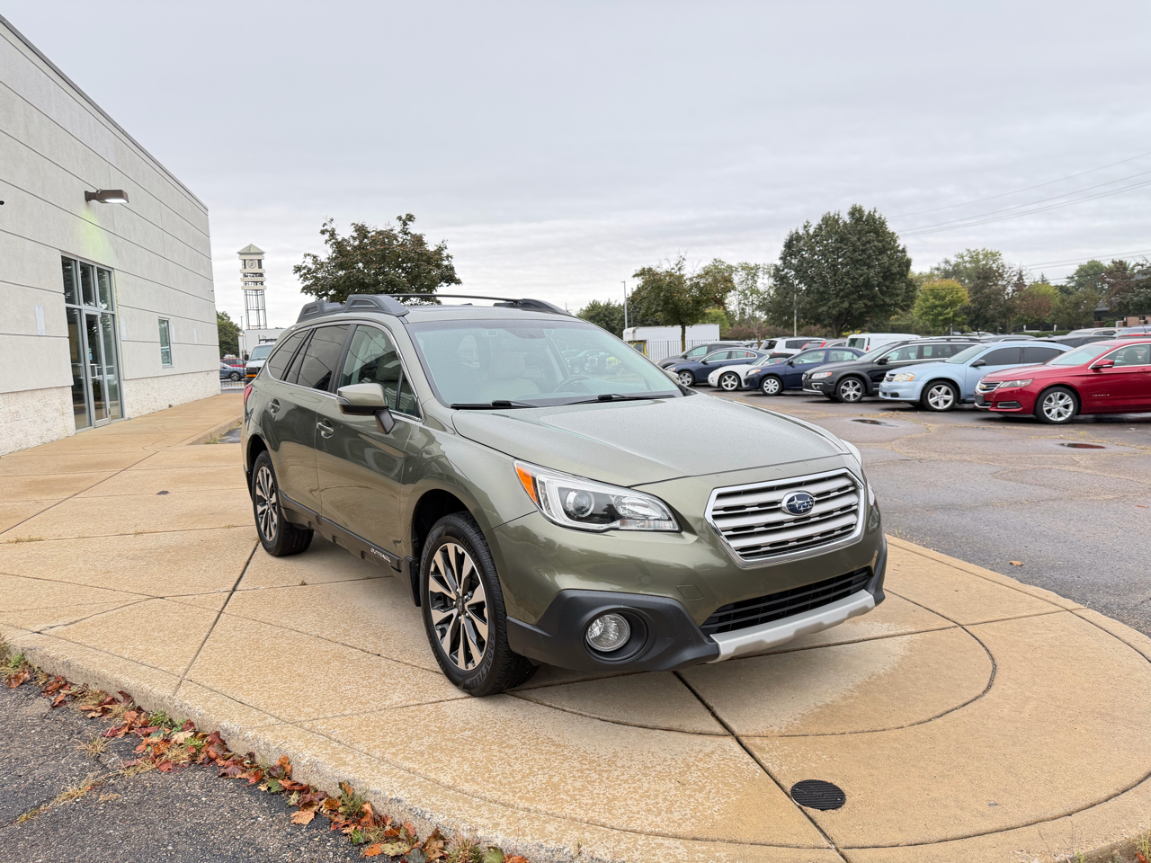 2016 Subaru Outback 2.5i Limited photo 2