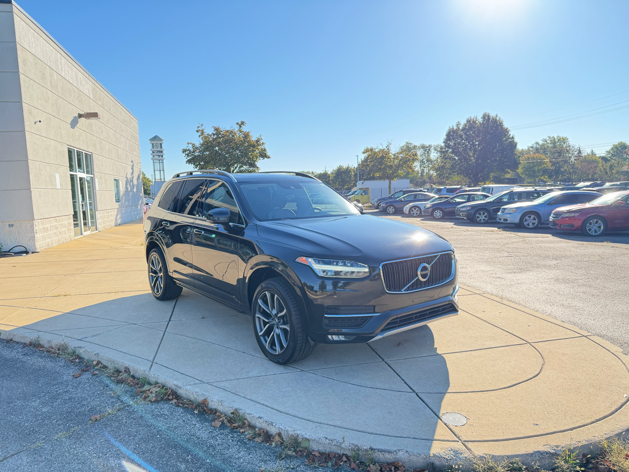 2016 Volvo XC90 Momentum photo 2