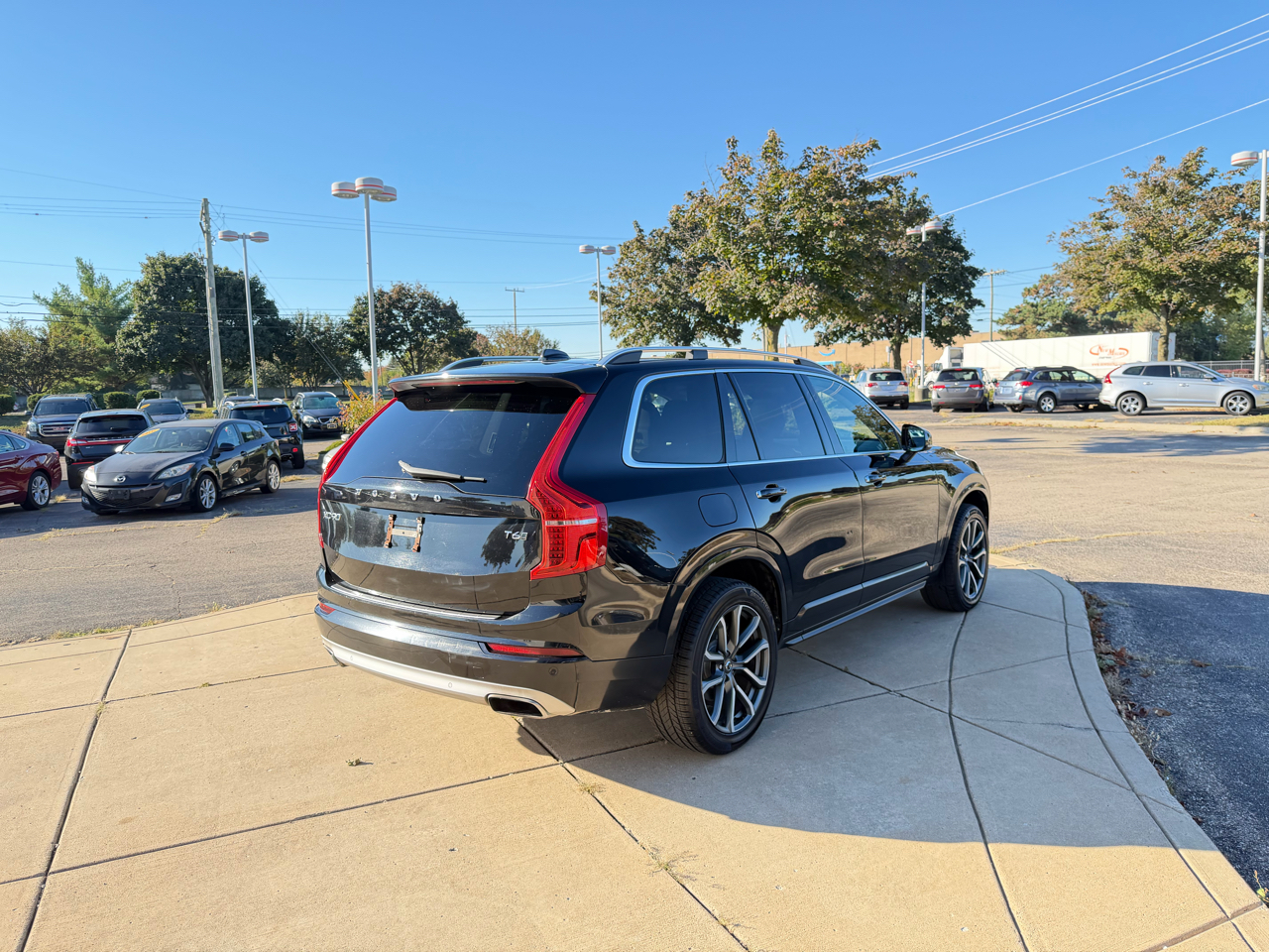 2016 Volvo XC90 Momentum photo 4