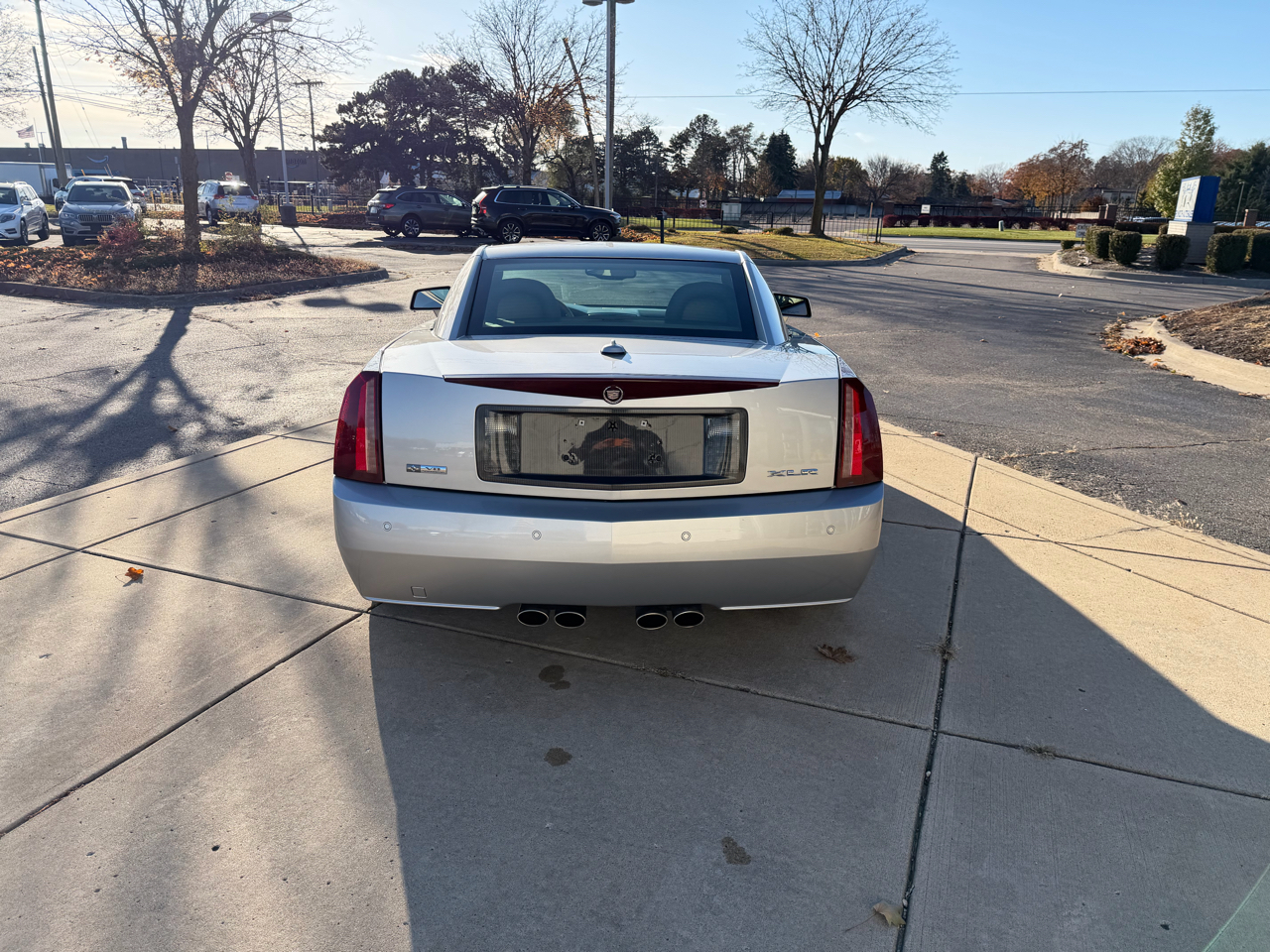 2005 Cadillac XLR photo 2