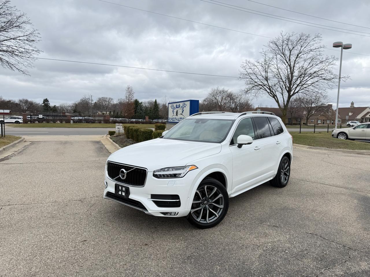 2017 Volvo XC90 T6 Momentum AWD