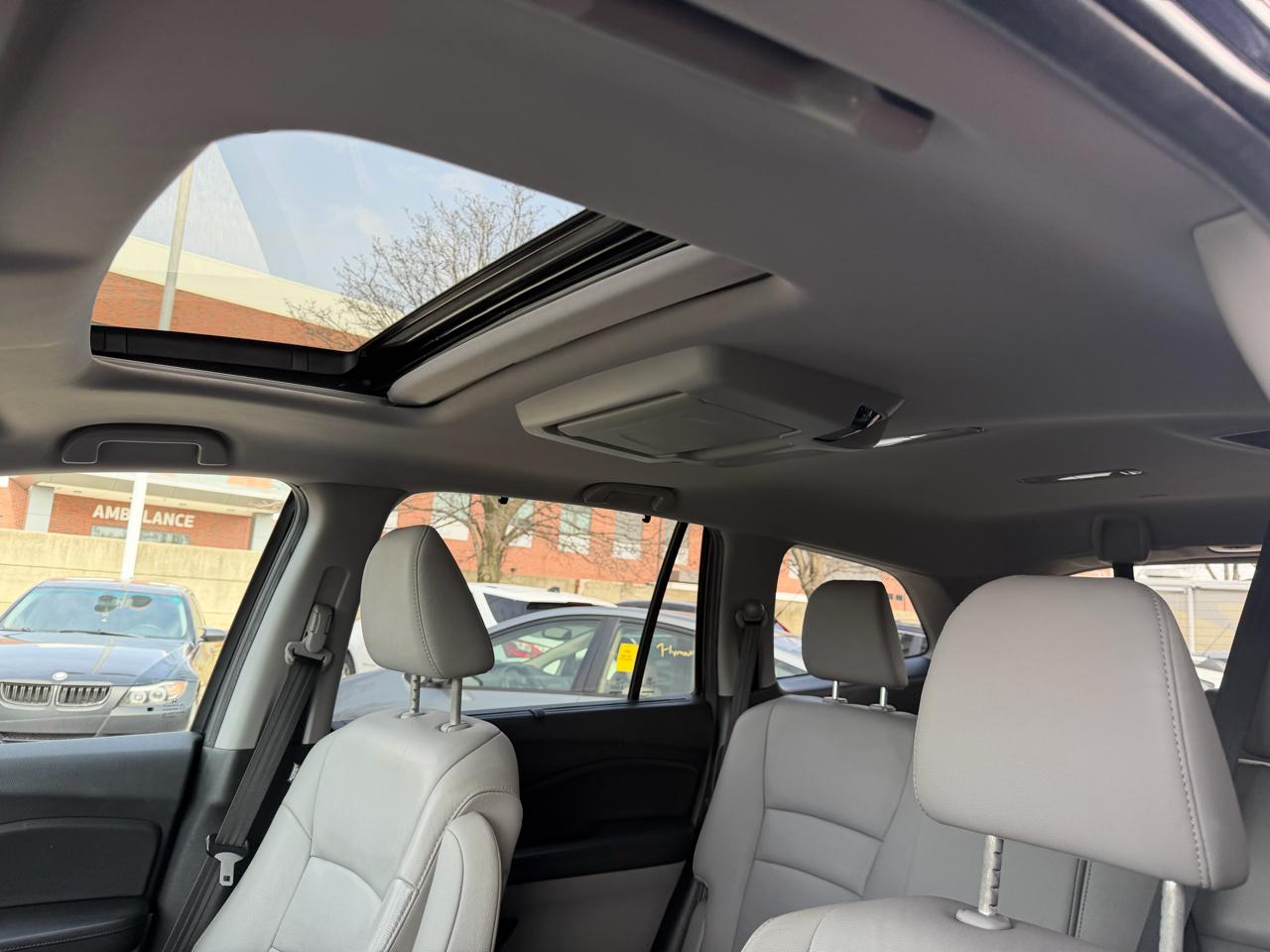 Honda Pilot EX-L w/Navigation and RES AWD 2019