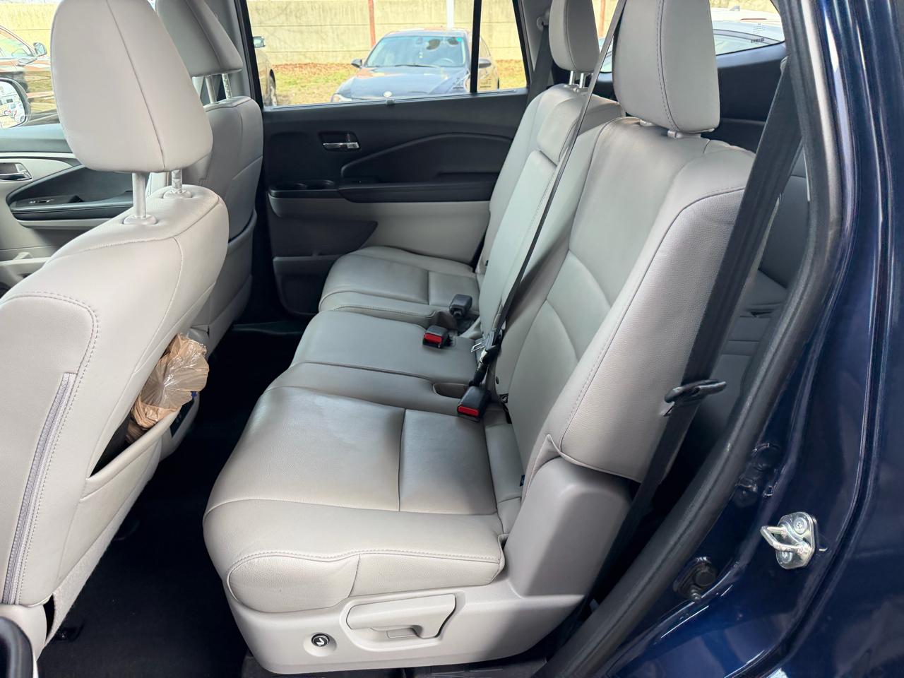 Honda Pilot EX-L w/Navigation and RES AWD 2019