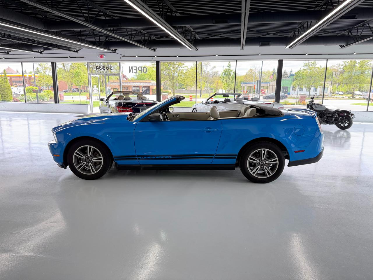 Ford Mustang V6 Premium Convertible 2010