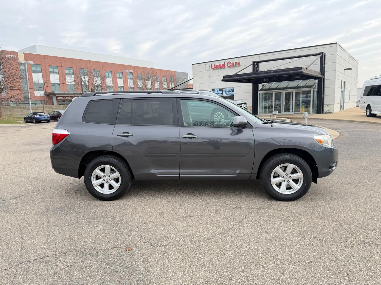 Toyota Highlander Base 4WD 2010