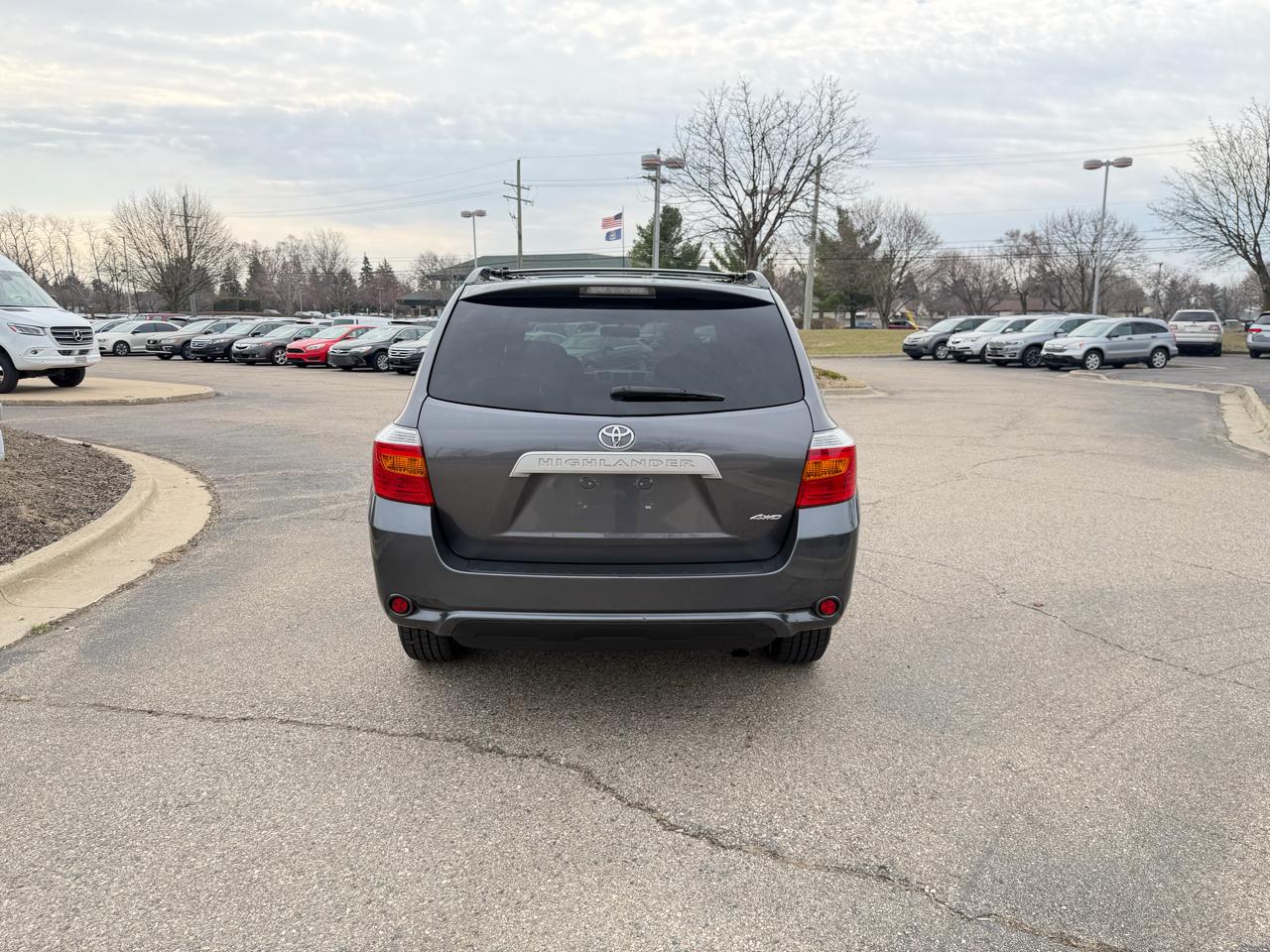 Toyota Highlander Base 4WD 2010