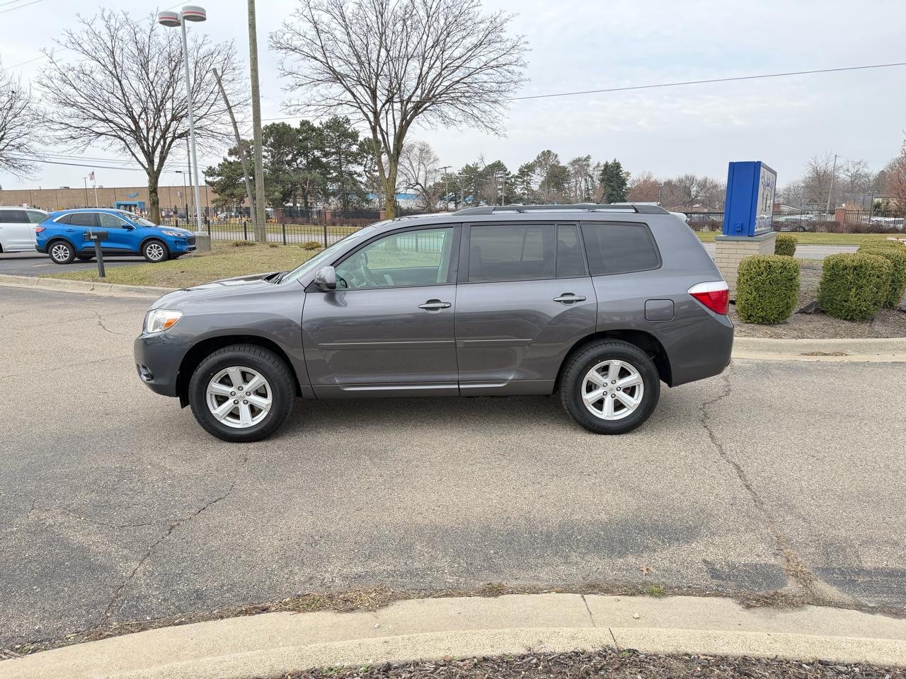 Toyota Highlander Base 4WD 2010