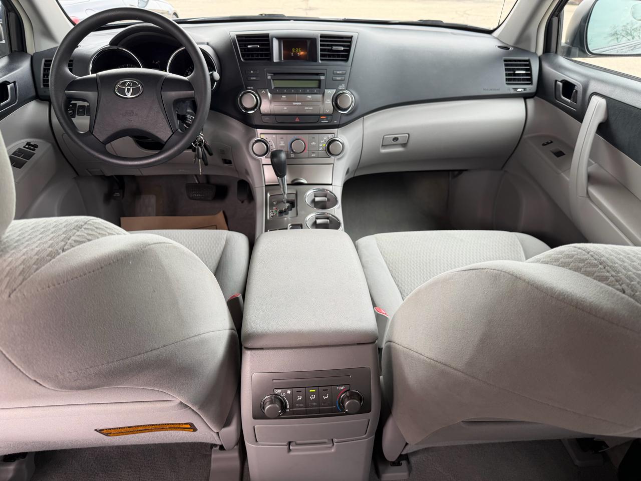 Toyota Highlander Base 4WD 2010